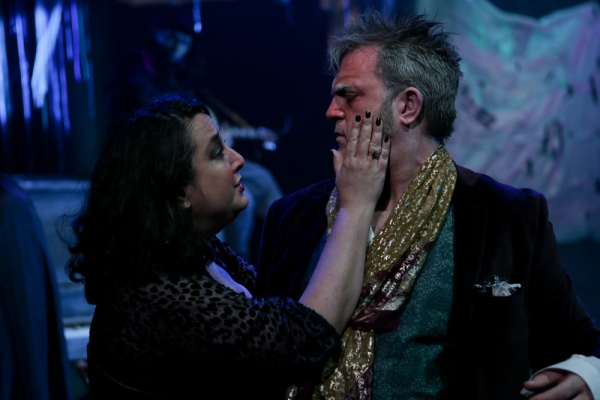 Julie Briskman as Maria and Mike Dooly as Sir Toby Photo