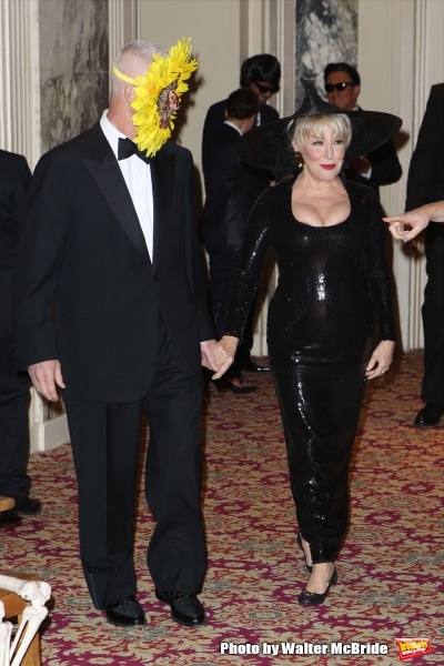 Photo Coverage: Bette Midler Hosts 19th Annual Hulaween Gala: Fellini Hulaweeni Photo Coverage: Bette Midler Hosts 19th Annual Hulaween Gala: Fellini Hulaweeni Image