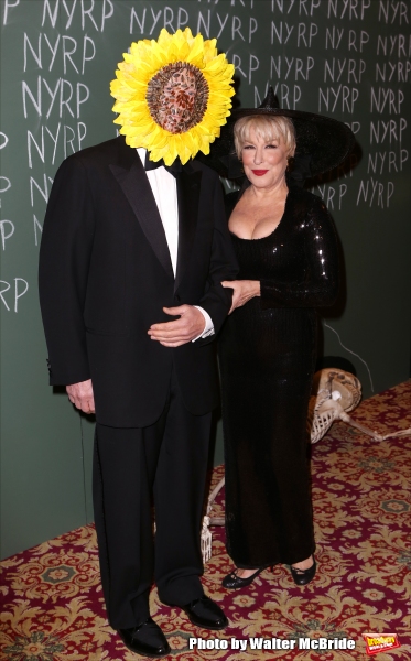 Photo Coverage: Bette Midler Hosts 19th Annual Hulaween Gala: Fellini Hulaweeni Photo Coverage: Bette Midler Hosts 19th Annual Hulaween Gala: Fellini Hulaweeni Image