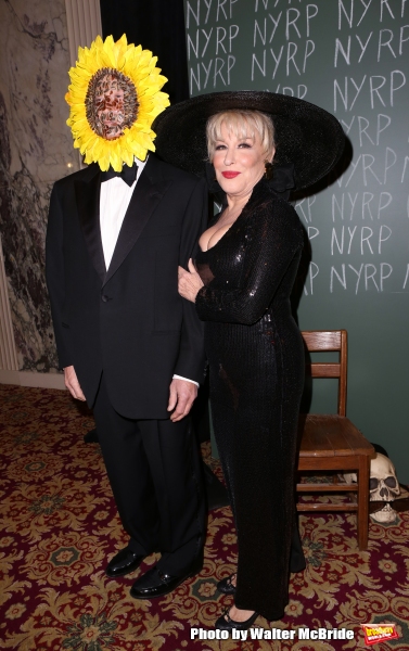 Photo Coverage: Bette Midler Hosts 19th Annual Hulaween Gala: Fellini Hulaweeni Photo Coverage: Bette Midler Hosts 19th Annual Hulaween Gala: Fellini Hulaweeni Image