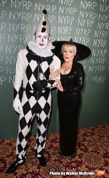 Photo Coverage: Bette Midler Hosts 19th Annual Hulaween Gala: Fellini Hulaweeni Photo Coverage: Bette Midler Hosts 19th Annual Hulaween Gala: Fellini Hulaweeni Image
