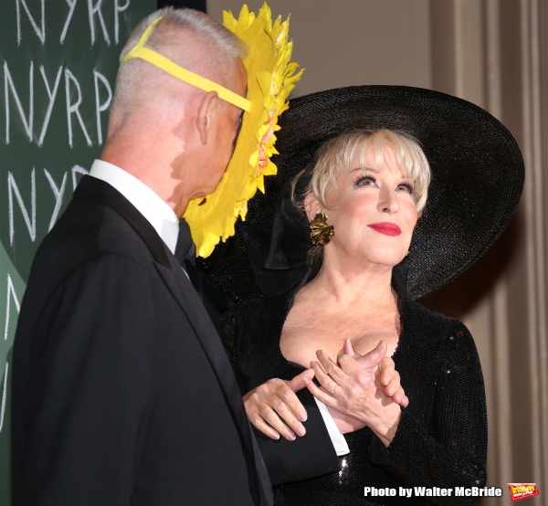 Photo Coverage: Bette Midler Hosts 19th Annual Hulaween Gala: Fellini Hulaweeni Photo Coverage: Bette Midler Hosts 19th Annual Hulaween Gala: Fellini Hulaweeni Image