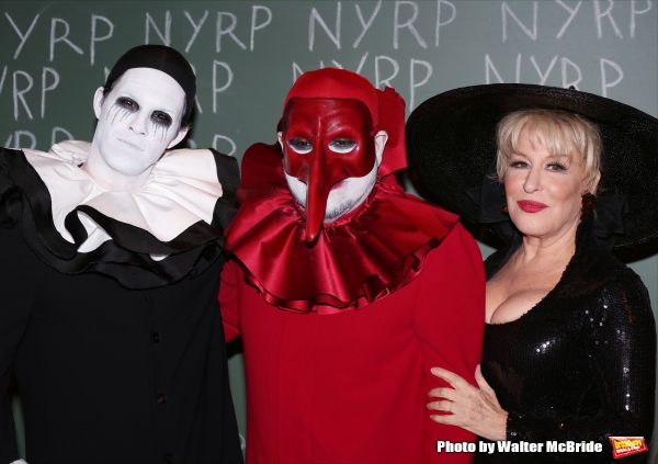 Photo Coverage: Bette Midler Hosts 19th Annual Hulaween Gala: Fellini Hulaweeni Photo Coverage: Bette Midler Hosts 19th Annual Hulaween Gala: Fellini Hulaweeni Image