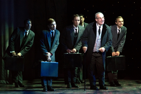 Photo Flash: First Look at Walnut Street's MARY POPPINS Image