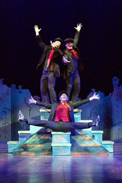 Photo Flash: First Look at Walnut Street's MARY POPPINS Image