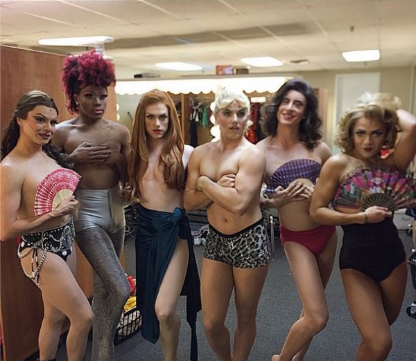 Photo Flash: Saturday Intermission Pics November 8- SATURDAY NIGHT Cast Takes First SIP and More! Image