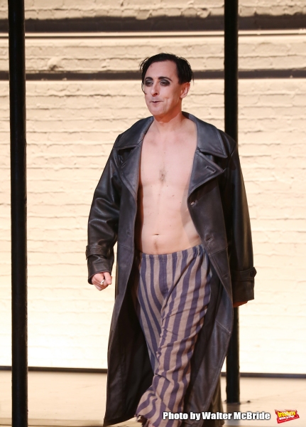 Photo Coverage: Willkommen! A Stunning Emma Stone Debuts in CABARET  Image