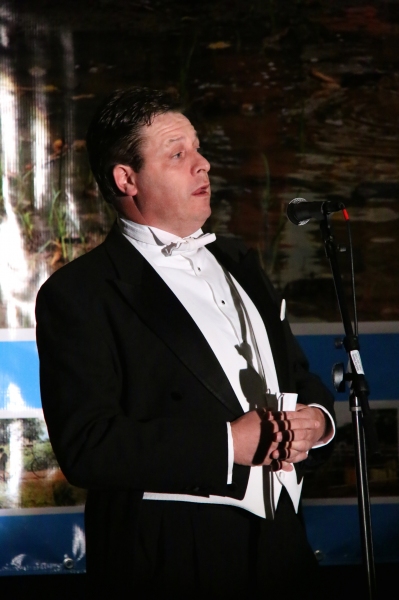 Photo Flash: Anthony Kearns Performs at 4th Annual Wells of Life Gala and Auction 