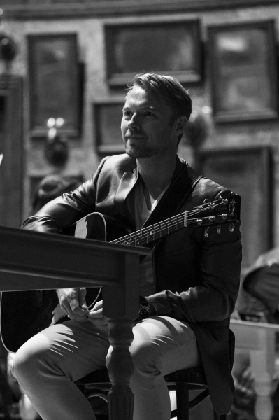 Photo Flash: First Look at Ronan Keating in Rehearsal for West End's ONCE! Image