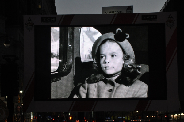 Photo Coverage: James Earl Jones, Annaleigh Ashford, and More Perform at Macy's 2014 Windows Unveiling Image