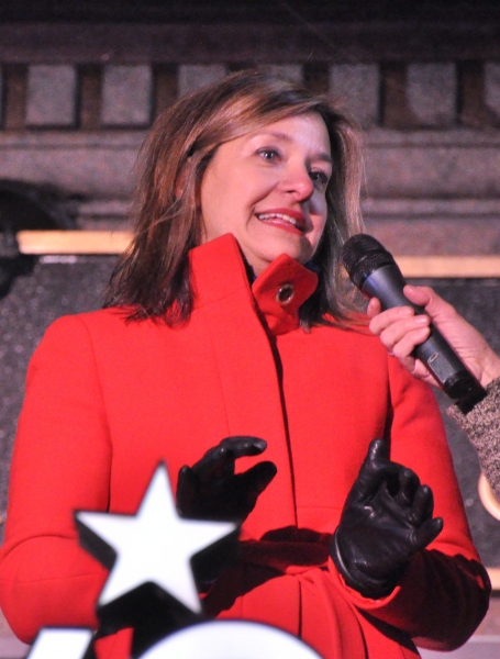 Photo Coverage: James Earl Jones, Annaleigh Ashford, and More Perform at Macy's 2014 Windows Unveiling Image