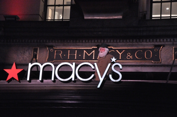 Photo Coverage: James Earl Jones, Annaleigh Ashford, and More Perform at Macy's 2014 Windows Unveiling Image