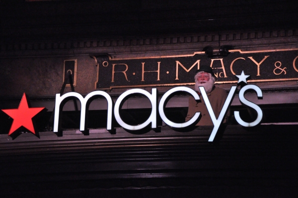 Photo Coverage: James Earl Jones, Annaleigh Ashford, and More Perform at Macy's 2014 Windows Unveiling Image