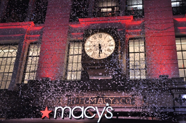 Photo Coverage: James Earl Jones, Annaleigh Ashford, and More Perform at Macy's 2014 Windows Unveiling Image