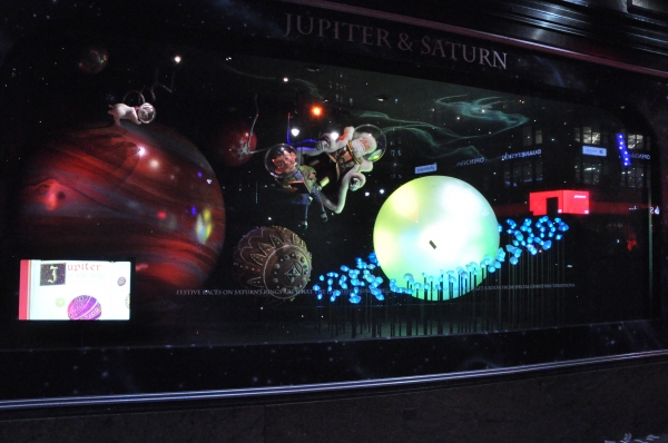 Photo Coverage: James Earl Jones, Annaleigh Ashford, and More Perform at Macy's 2014 Windows Unveiling Image