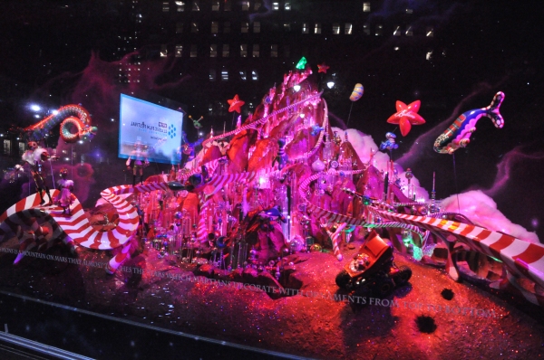 Photo Coverage: James Earl Jones, Annaleigh Ashford, and More Perform at Macy's 2014 Windows Unveiling Image