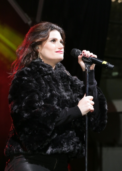 Photo Flash: Idina Menzel Performs & Meets Fans at Bloomingdale's Window Unveiling! Image