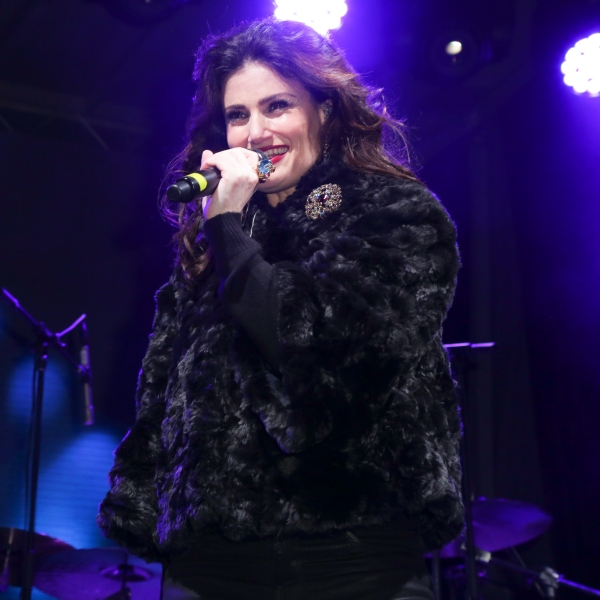 Photo Flash: Idina Menzel Performs & Meets Fans at Bloomingdale's Window Unveiling! Image