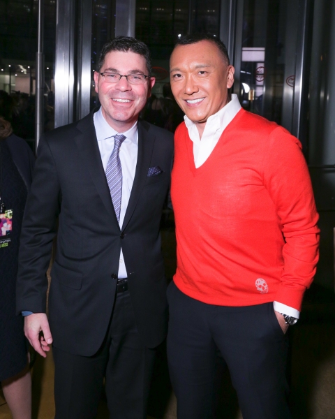 Photo Flash: Idina Menzel Performs & Meets Fans at Bloomingdale's Window Unveiling! Image
