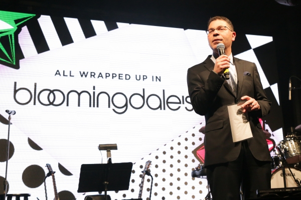 Photo Flash: Idina Menzel Performs & Meets Fans at Bloomingdale's Window Unveiling! Image
