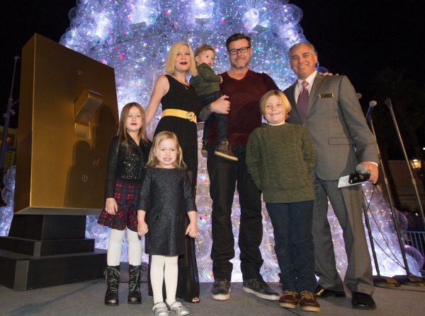 Photo Flash: Tori Spelling, Dean McDermott and Family Join Christmas Tree Lighting at The Venetian 