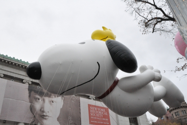 Photo Coverage: Idina Menzel, ON THE TOWN & More at 88th Annual Macy's Thanksgiving Day Parade! Image