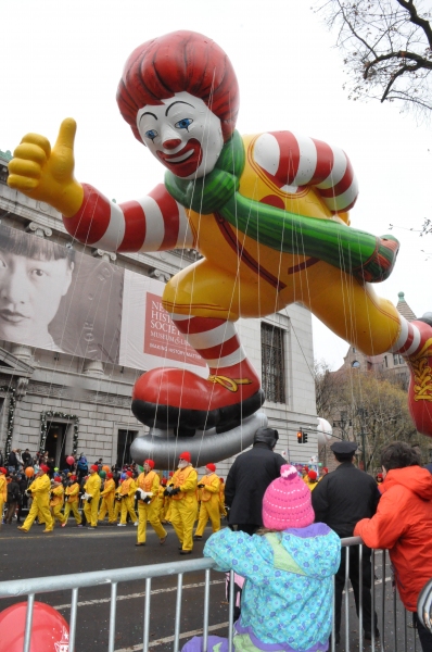 Photo Coverage: Idina Menzel, ON THE TOWN & More at 88th Annual Macy's Thanksgiving Day Parade! 