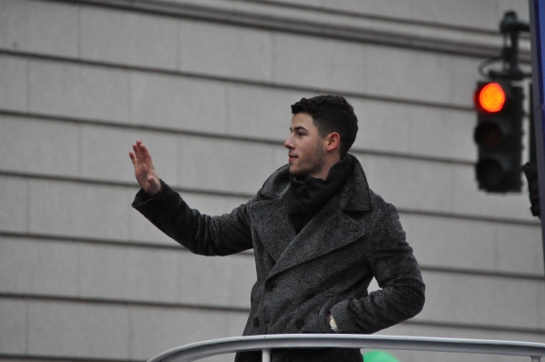 Photo Coverage: Idina Menzel, ON THE TOWN & More at 88th Annual Macy's Thanksgiving Day Parade! 