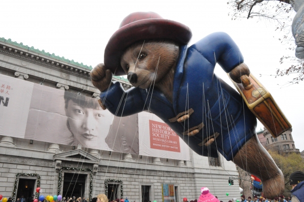 Photo Coverage: Idina Menzel, ON THE TOWN & More at 88th Annual Macy's Thanksgiving Day Parade! 