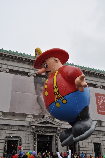 Photo Coverage: Idina Menzel, ON THE TOWN & More at 88th Annual Macy's Thanksgiving Day Parade! Image