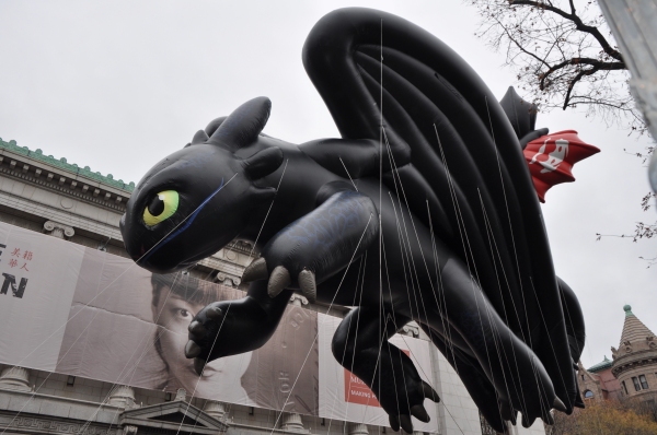 Photo Coverage: Idina Menzel, ON THE TOWN & More at 88th Annual Macy's Thanksgiving Day Parade! 