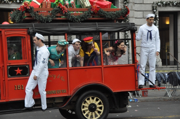 Photo Coverage: Idina Menzel, ON THE TOWN & More at 88th Annual Macy's Thanksgiving Day Parade! Image