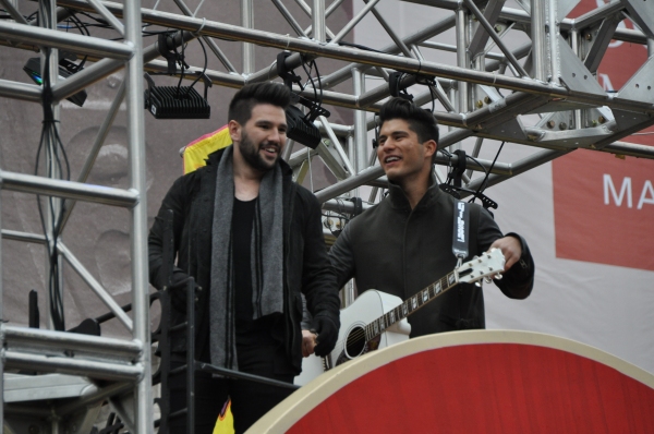 Photo Coverage: Idina Menzel, ON THE TOWN & More at 88th Annual Macy's Thanksgiving Day Parade! Image