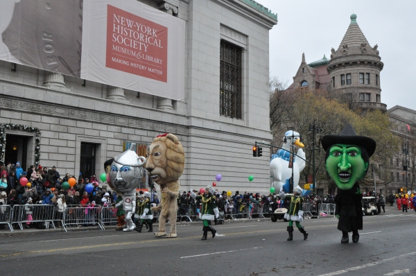 Photo Coverage: Idina Menzel, ON THE TOWN & More at 88th Annual Macy's Thanksgiving Day Parade! Image