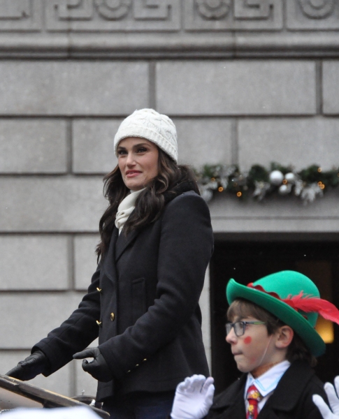 Photo Coverage: Idina Menzel, ON THE TOWN & More at 88th Annual Macy's Thanksgiving Day Parade! 