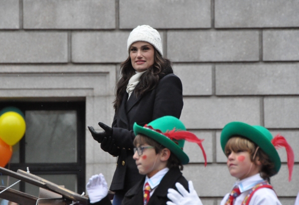 Photo Coverage: Idina Menzel, ON THE TOWN & More at 88th Annual Macy's Thanksgiving Day Parade! Image