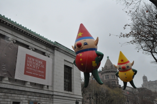 Photo Coverage: Idina Menzel, ON THE TOWN & More at 88th Annual Macy's Thanksgiving Day Parade! Image