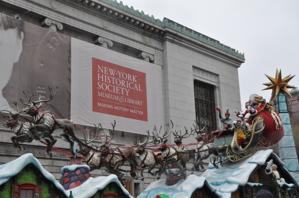 Photo Coverage: Idina Menzel, ON THE TOWN & More at 88th Annual Macy's Thanksgiving Day Parade! 