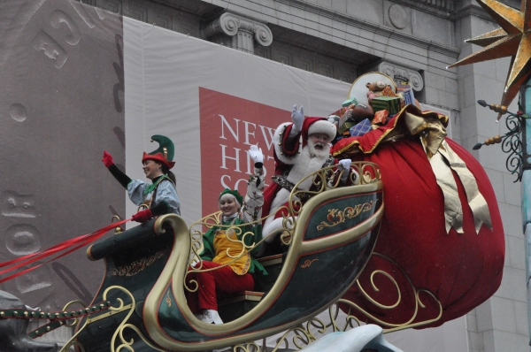 Photo Coverage: Idina Menzel, ON THE TOWN & More at 88th Annual Macy's Thanksgiving Day Parade! Image