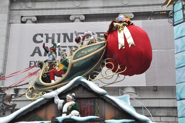 Photo Coverage: Idina Menzel, ON THE TOWN & More at 88th Annual Macy's Thanksgiving Day Parade! 