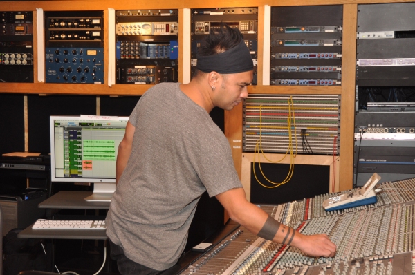 Photo Coverage: Sting and THE LAST SHIP Cast Gets Soulful for Carols for a Cure!  Image