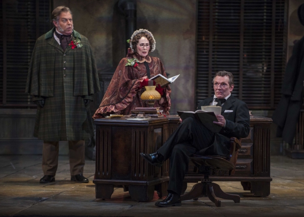 Photo Flash: First Look at Jonathan Smoots, Hollis Resnik  and More in Milwaukee Repertory Theatre's A CHRISTMAS CAROL Image