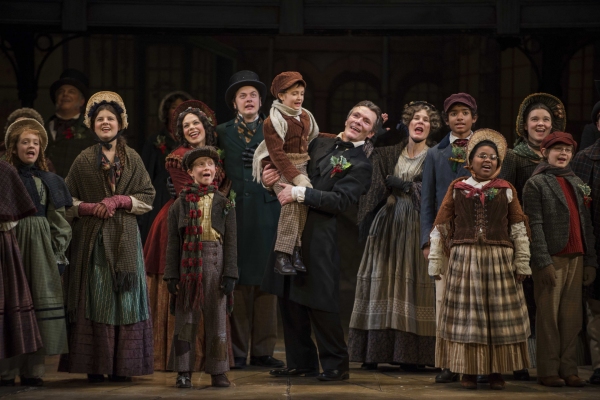 Photo Flash: First Look at Jonathan Smoots, Hollis Resnik  and More in Milwaukee Repertory Theatre's A CHRISTMAS CAROL Image