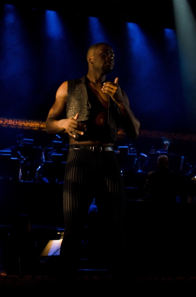 Photo Coverage: CHICAGO Tour Performs Excerpts; Meets Press in Manila Image