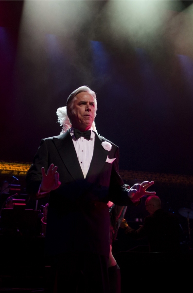Photo Coverage: CHICAGO Tour Performs Excerpts; Meets Press in Manila Image