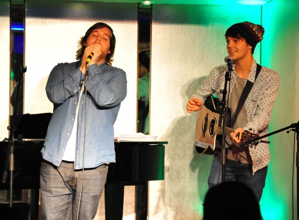 Photo Coverage: Verkaik, Noblezada, Schoenmaker and More In A MERRY CHRISTMAS CABARET! Image