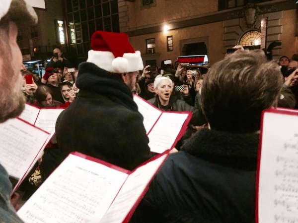 Photo Flash: JERSEY BOYS and THE LAST SHIP Casts Sing Christmas Carols on Saturday Night Shout for New York Cares Image