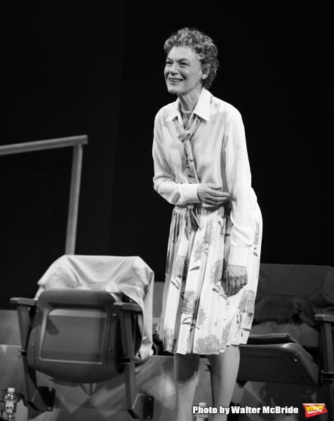 Photo Flashback: A Fond Farewell - Remembering The Stars We Lost in 2014  Image