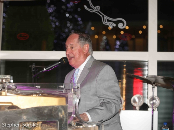 Photo Coverage: Neil Sedaka Sings in 2015 with A PIANO AT LE CIRQUE Image