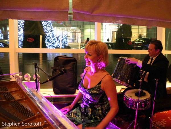 Photo Coverage: Neil Sedaka Sings in 2015 with A PIANO AT LE CIRQUE Image